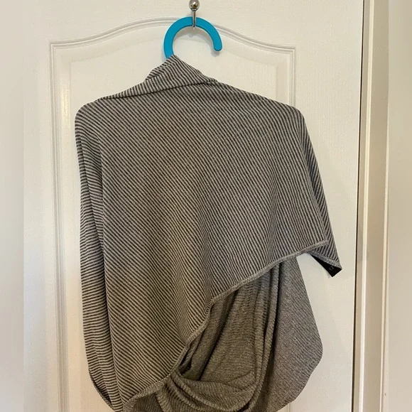 Lululemon - infinity scarf - Picture 2 of 3